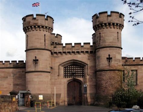  Le Château de Leicester: Une forteresse médiévale majestueuse à explorer!